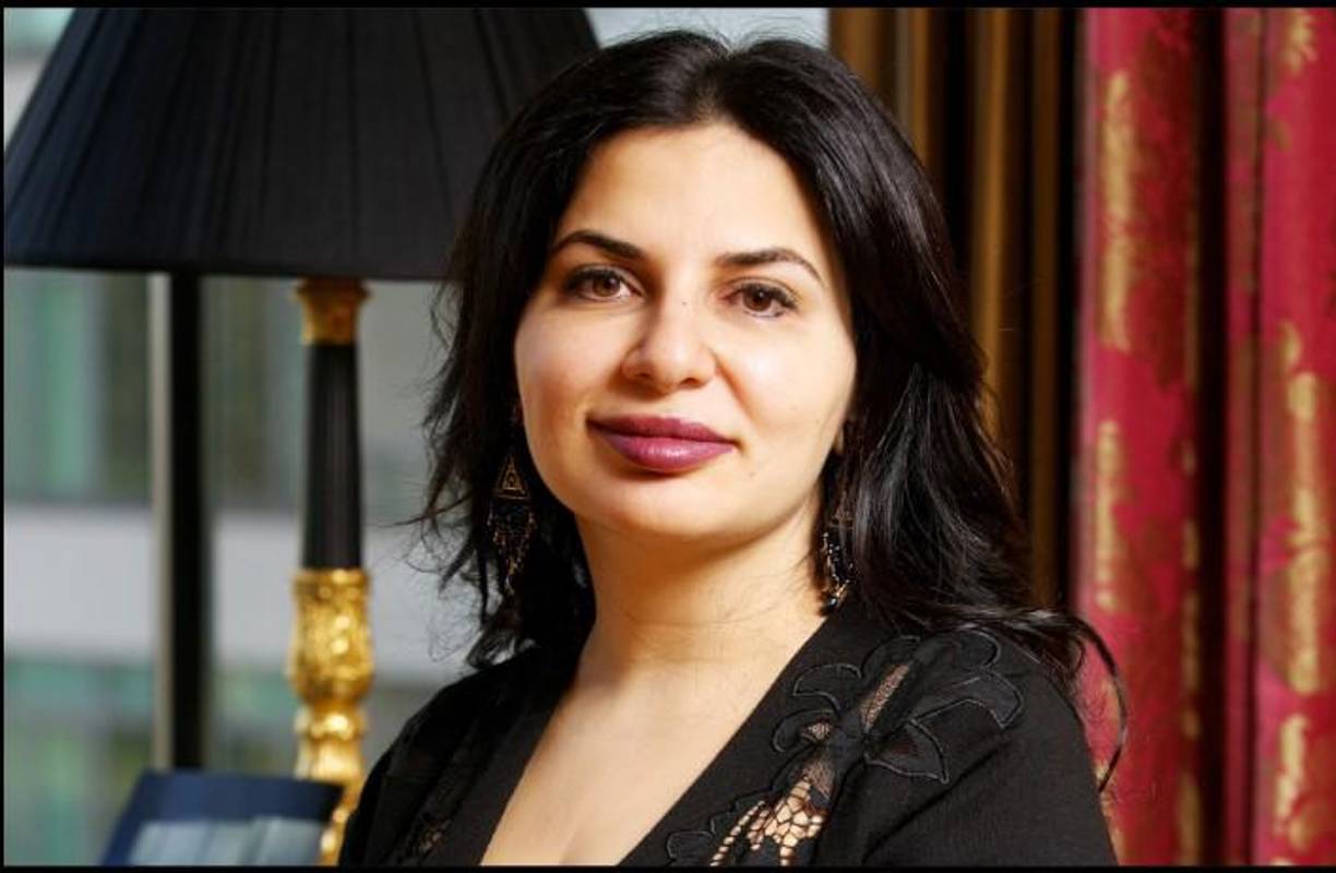 Ruja Ignatova es buscada por su presunta dirección de una trama de fraude masivo. Fue vista por última vez en octubre de 2017 en Atenas, Grecia y está vinculada a su país de origen, Bulgaria, y a Alemania. Fue agregada a la lista de los 10 más buscados el 30 de junio de 2022.