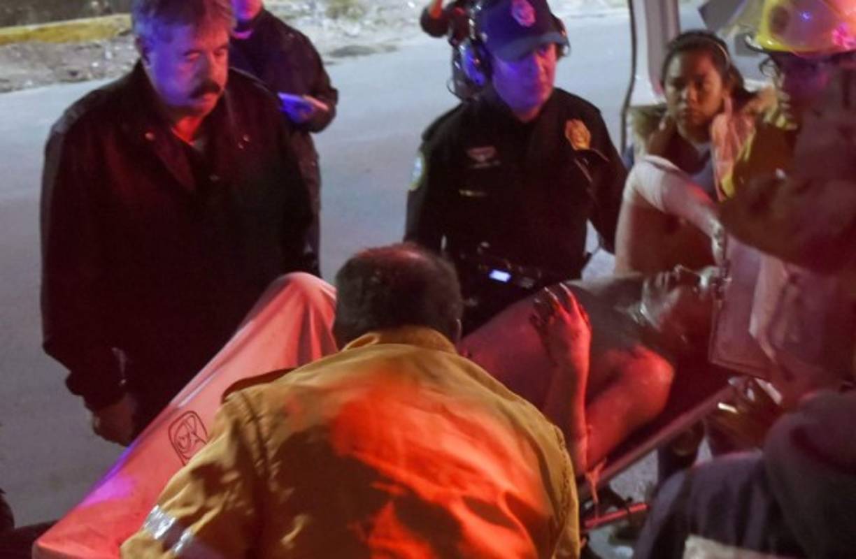 Los cuerpos de socorro auxiliaron a los más de 60 heridos que dejó la explosión, la mayoría de ellos con quemaduras en la totalidad de su cuerpo.