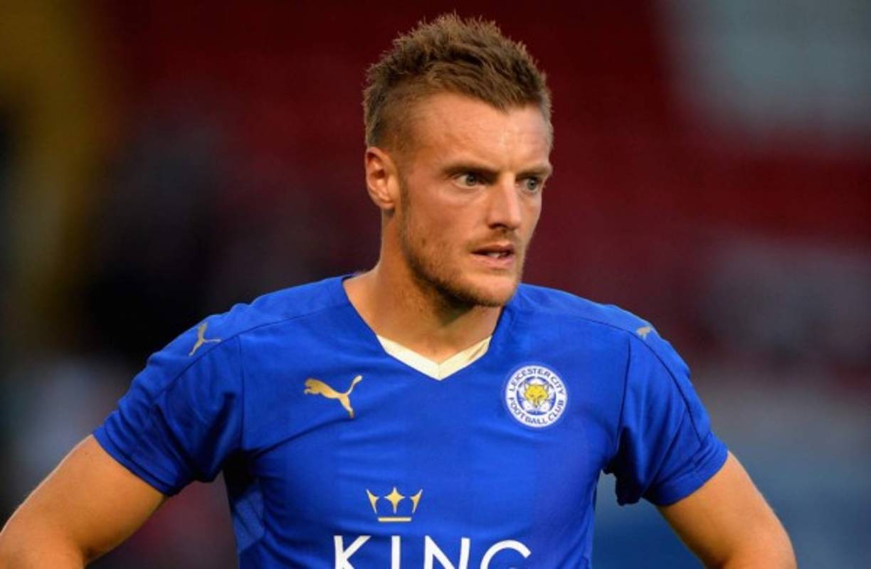 Bayern Munich's Polish striker Robert Lewandowski reacts during the German first division Bundesliga football match FC Bayern Munich v FSV Mainz 05 in Munich, southern Germany on March 17, 2019. (Photo by Christof STACHE / AFP) / RESTRICTIONS: DFL REGULATIONS PROHIBIT ANY USE OF PHOTOGRAPHS AS IMAGE SEQUENCES AND/OR QUASI-VIDEO