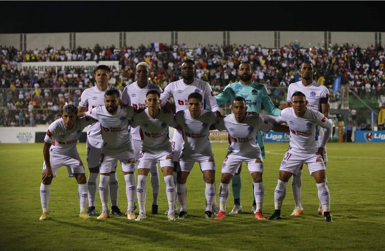 Los 11 jugadores del Olimpia que iniciaron el partido contra el Génesis en la ida de la semifinal.