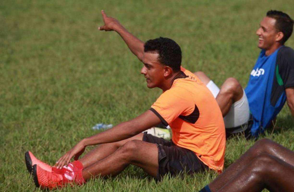 Osman Melgares: El talentoso mediocampista hondureño ya se presentó a los entrenamientos de la Real Sociedad. El jugador estuvo en Estados Unidos por lo que se manejó en un principio que no iba a seguir en el club.