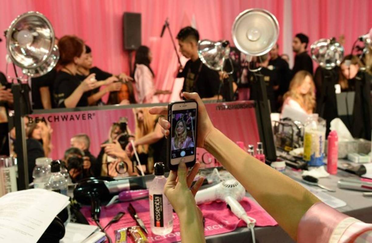 Las redes sociales son lo más importante en esta nueva edición del Victoria's Secret Fashion Show 2015.