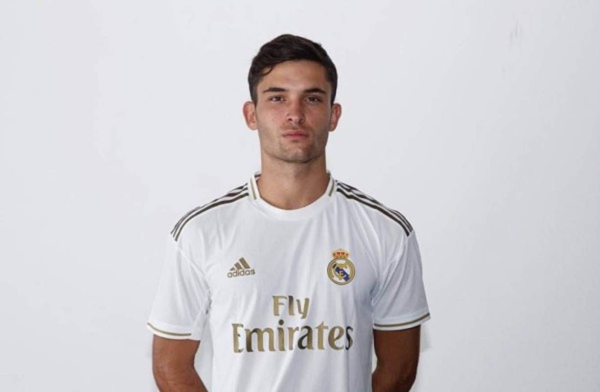 El Real Madrid se ha reforzado con la cesión del delantero del Getafe CF, Hugo Duro, que en principio llega para jugar en el Castilla durante la próxima temporada. 'El delantero canterano jugará en calidad de cedido esta temporada 2020/21 en el Real Madrid Castilla, tras al acuerdo llegado entre ambas entidades. La entidad blanca tendrá una opción de compra sobre el futbolista', anunció el Getafe en un comunicado.<br/><br/>Duro, de 20 años, se formó en la cantera del Getafe y la temporada pasada creció a la órdenes de José Bordalás hasta disputar 20 partidos en LaLiga Santander. Además, el getafense figura en la convocatoria de la selección española Sub-21 anunciada la semana pasada por el seleccionador Luis de la Fuente para el próximo partido contra Macedonia del Norte.