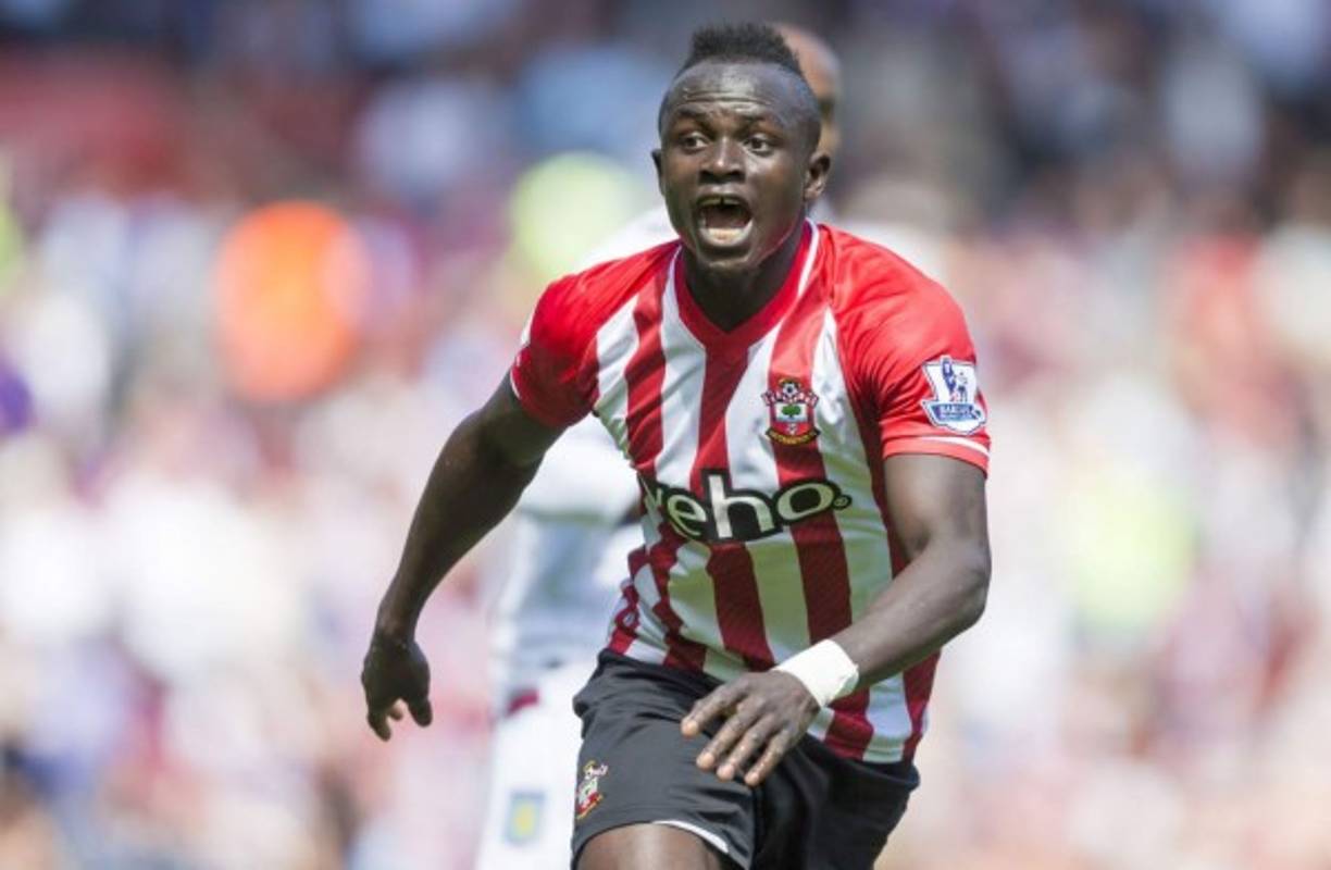Sadio Mane (23, extremo) - Southampton. El veloz jugador senegalés ha sido una de las estrellas del Southampton de Koeman que maravilló en la Premier la pasada campaña. Ha mantenido su nivel. Interesados: Bayern Múnich y Manchester United.