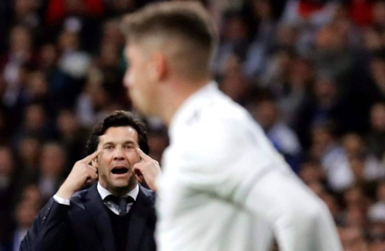 Santiago Solari pidió cabeza a los suyos durante el partido contra el Barcelona. Foto EFE