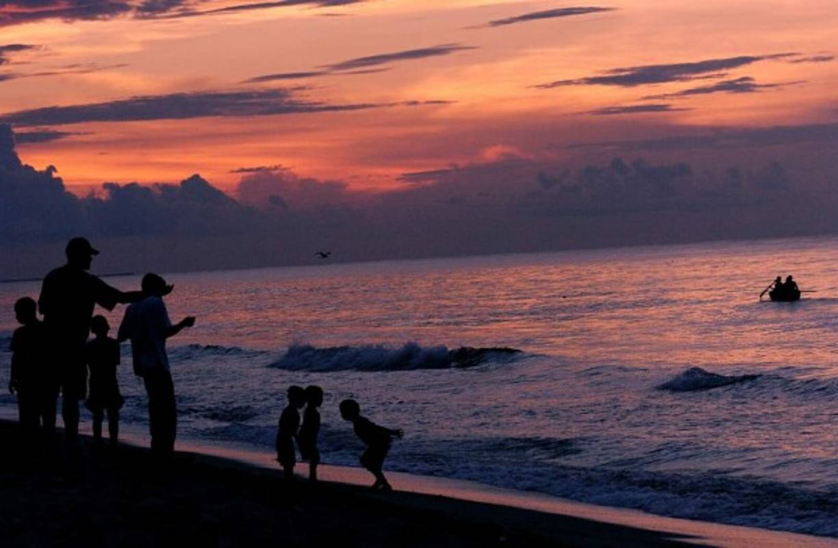 Hermoso atardecer en las playas del Caribe hondureño.