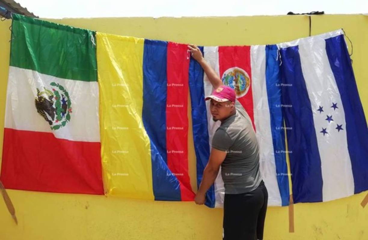 Banderas de México, Colombia, Costa Rica y Honduras han sido colocadas en el estadio Humberto Micheletti. Los extranjeros del Honduras Progreso son de esta nacionalidad.