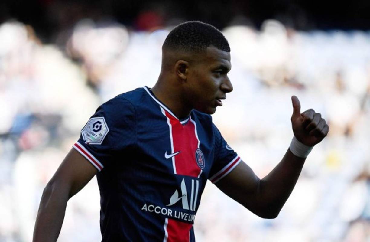 Kylian Mbappé aseguró su continuidad en el París Saint-Germain la próxima camapaña y cerró, por el momento, las puertas a su fichaje por el Real Madrid, al asegurar que 'pase lo que pase' en el final de temporada y las opciones en Champions, quiere 'ayudar al equipo' francés a que 'gane títulos y ser el mejor del mundo'.<br/><br/>'Estoy en París y quiero formar parte del proyecto. Estaré en el PSG la próxima temporada e intentaré ganar el máximo de títulos posibles', aseguró en BeIN Sports Francia.