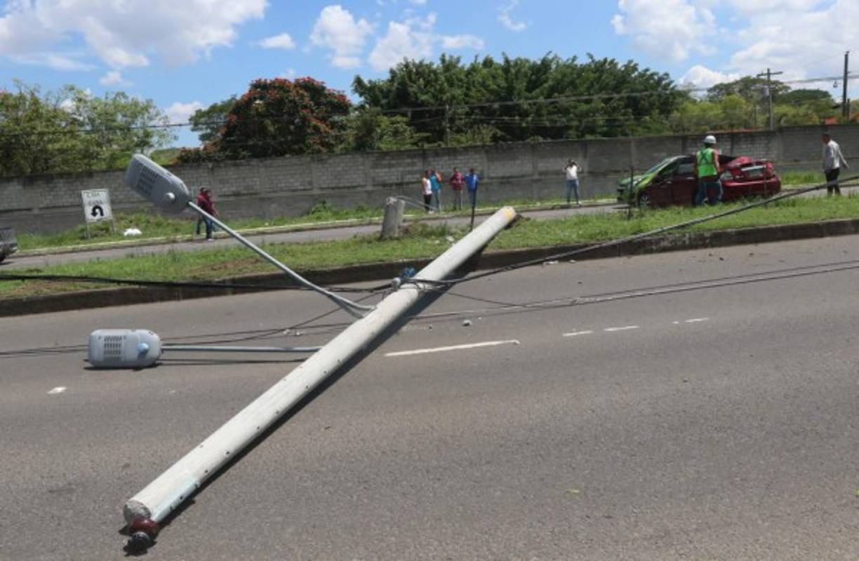 Panorámica del accidente ocurrido este domingo en el Anillo Periférico de Tegucigalpa.