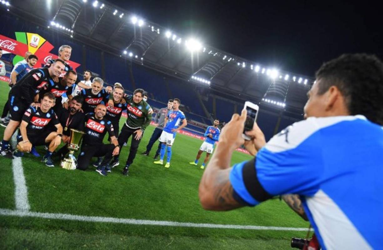 Foto para el recuerdo de Gatusso y su staff técnico.