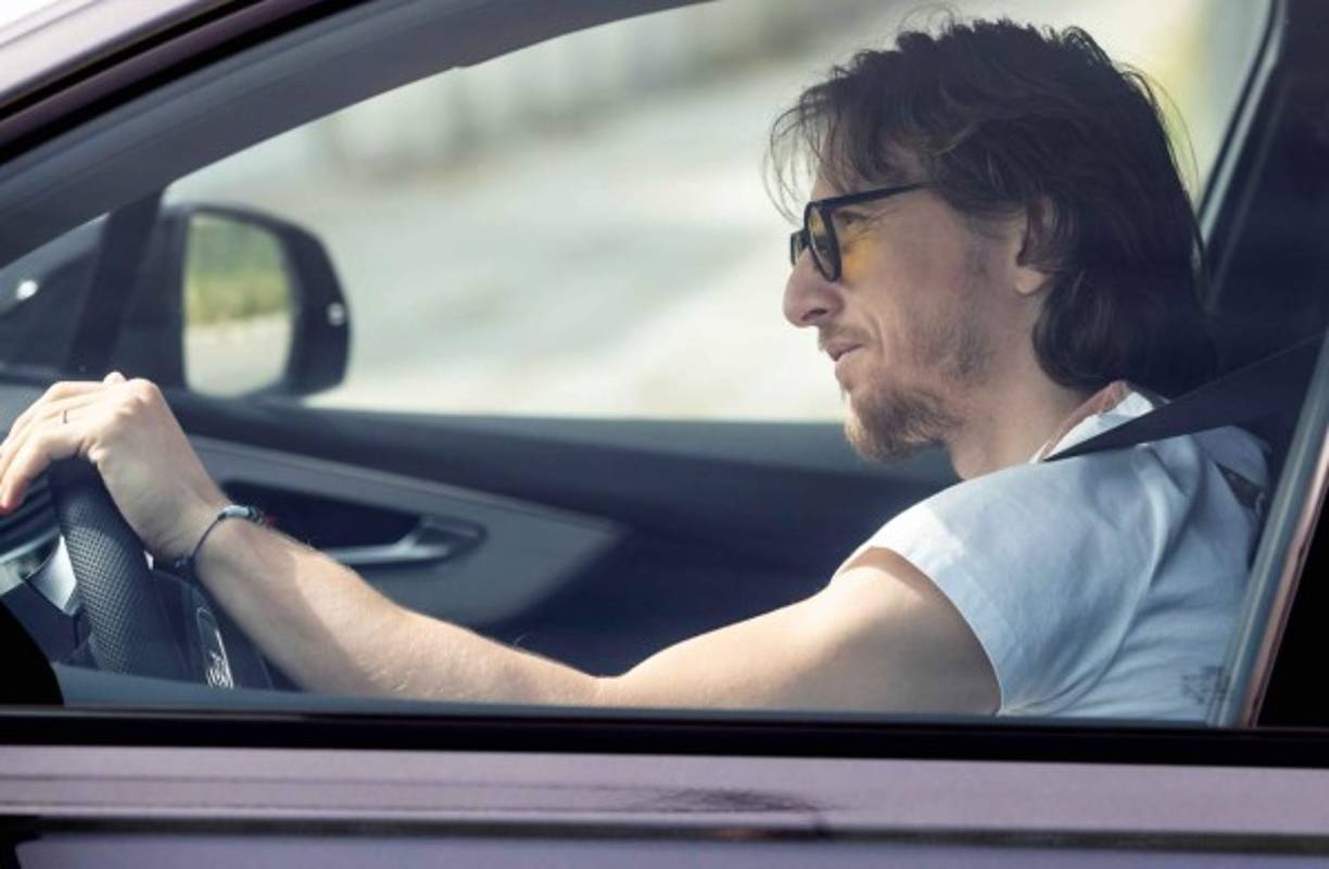 Luka Modric lució con su cabello largo para someterse a las pruebas de coronavirus.