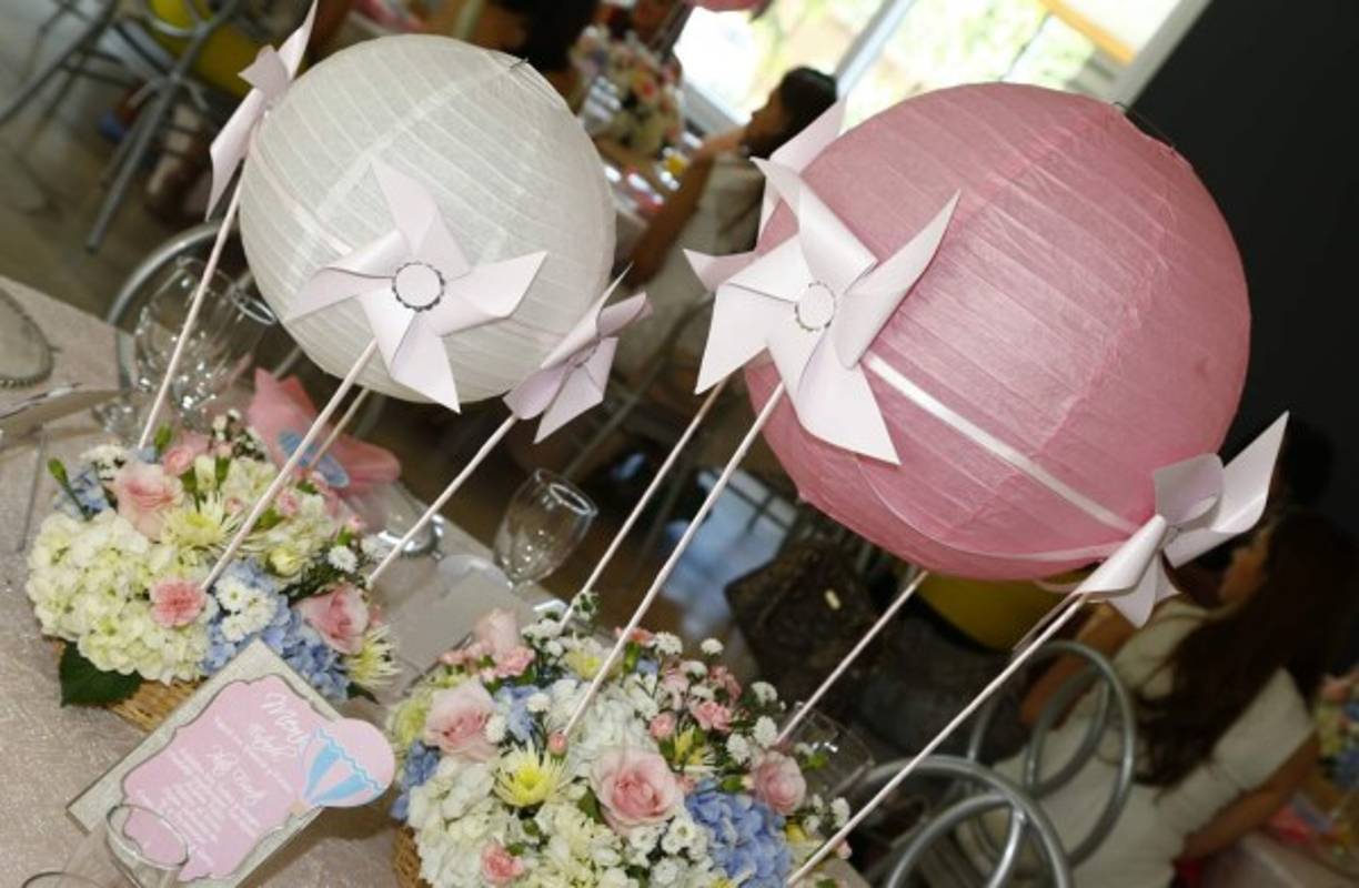 Agnes B. creó la decoración inspirada en una fantasía en rosa y hermosos globos que le dieron delicadeza total al club de fiestas de la torre 325 Río Piedras, repleto de gente linda.