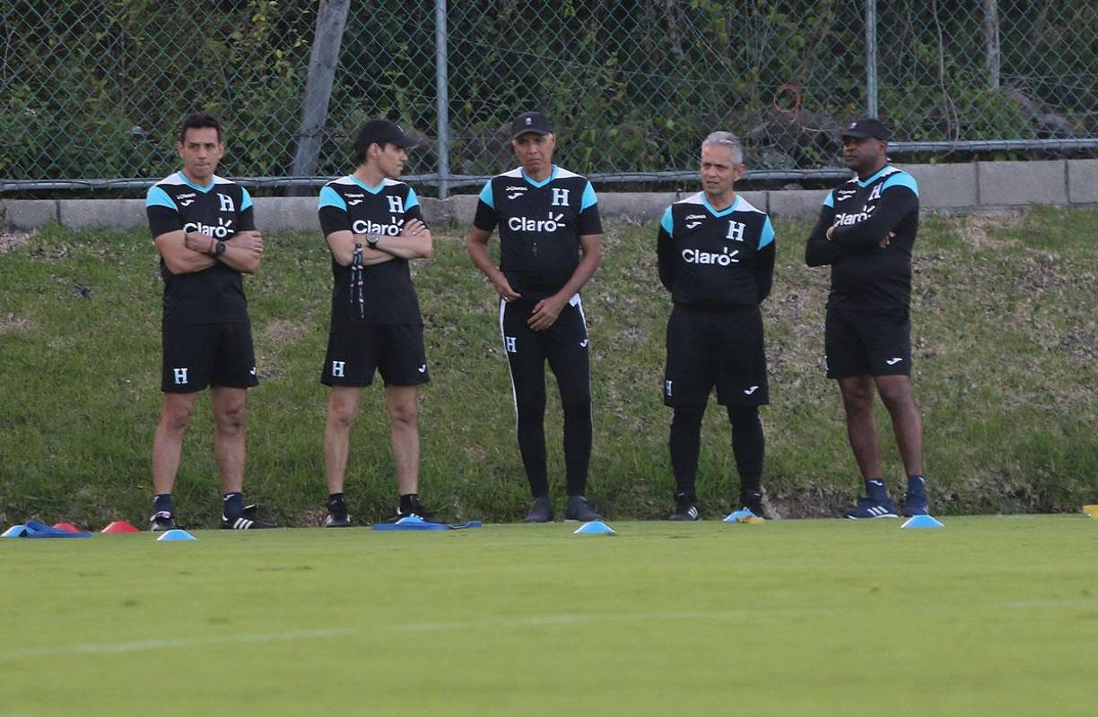 Reinaldo Rueda y Alexis Mendoza tienen trabajo, ya que la Bicolor está obligado a doblegar a Granada si quiere seguir con vida en la Nations League.