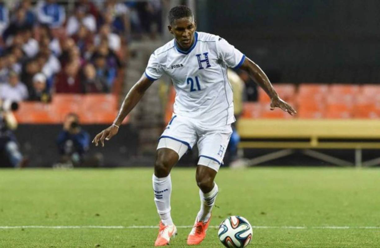 Brayan Beckeles: Lateral derecho del Olimpia que también se ha quedado fuera de la lista de Fabián Coito.