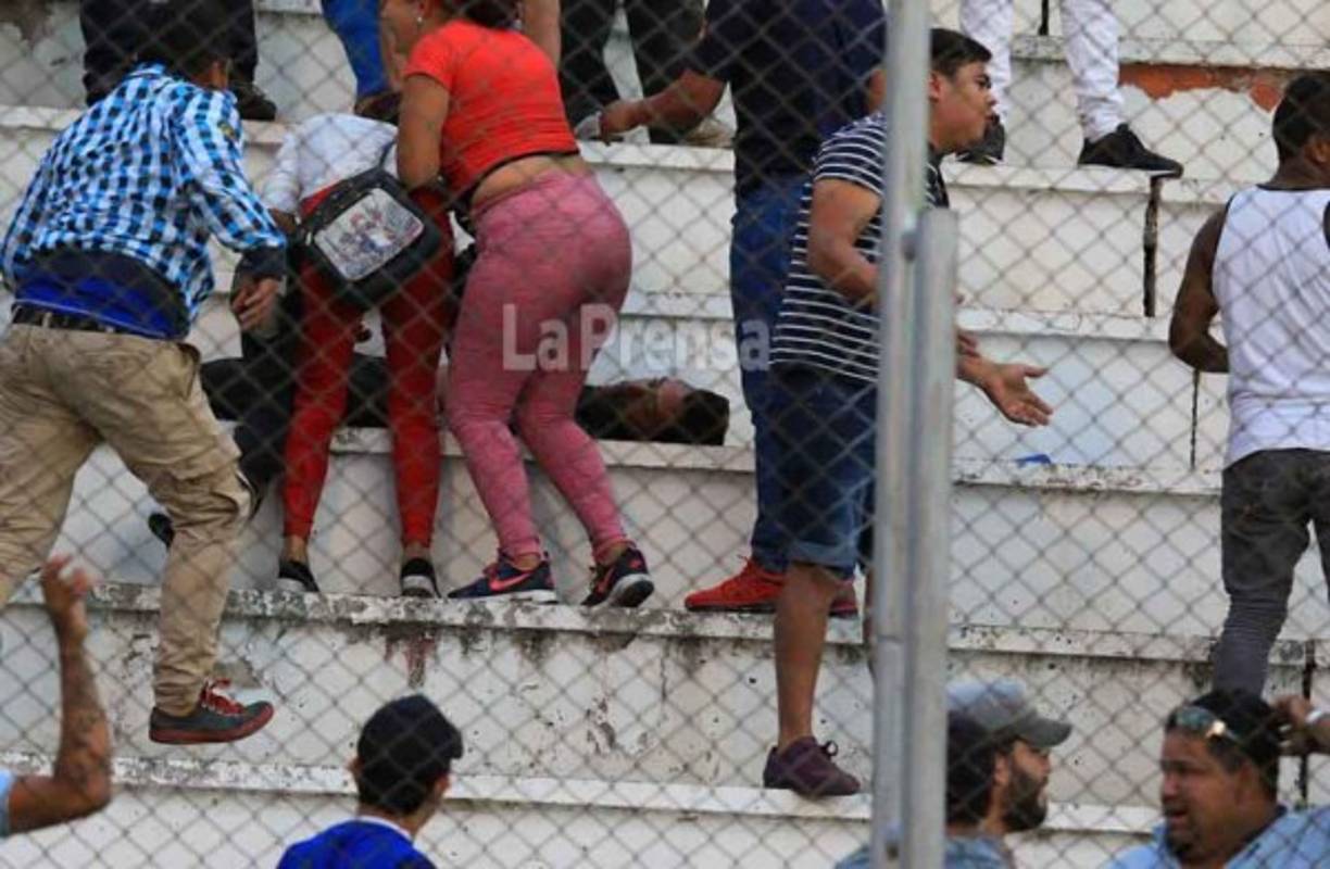 Inmediatamente el afectado fue auxilidado por algunas personas.