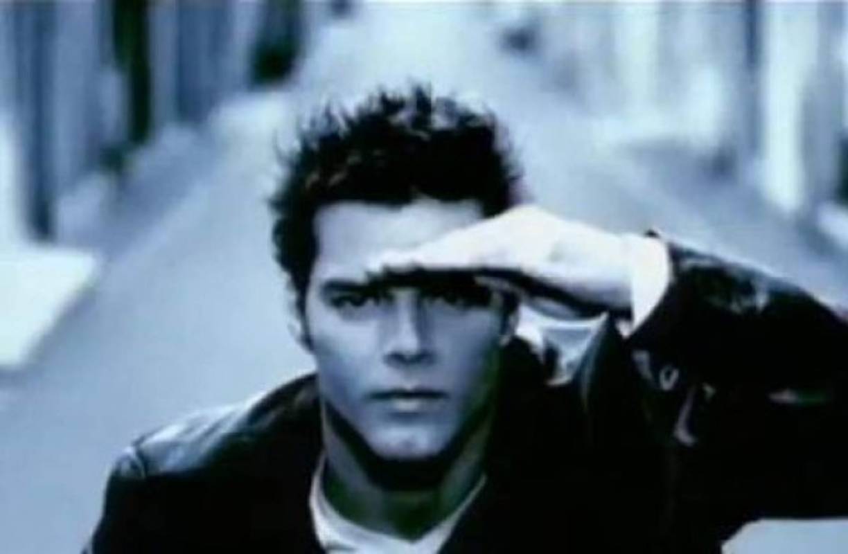 María: Es uno de los grandes éxitos del cantante Ricky Martin, que lo apuntó a las grandes ligas del crossover. Formaba parte del disco “A medio vivir”. El tema de 1996 parecía incitar por una parte a la rebelión en contra de la Virgen María al señalarla como una mujer de modales distraídos o bien hacía referencia a la cocaína porque “María es blanca todo el día”.