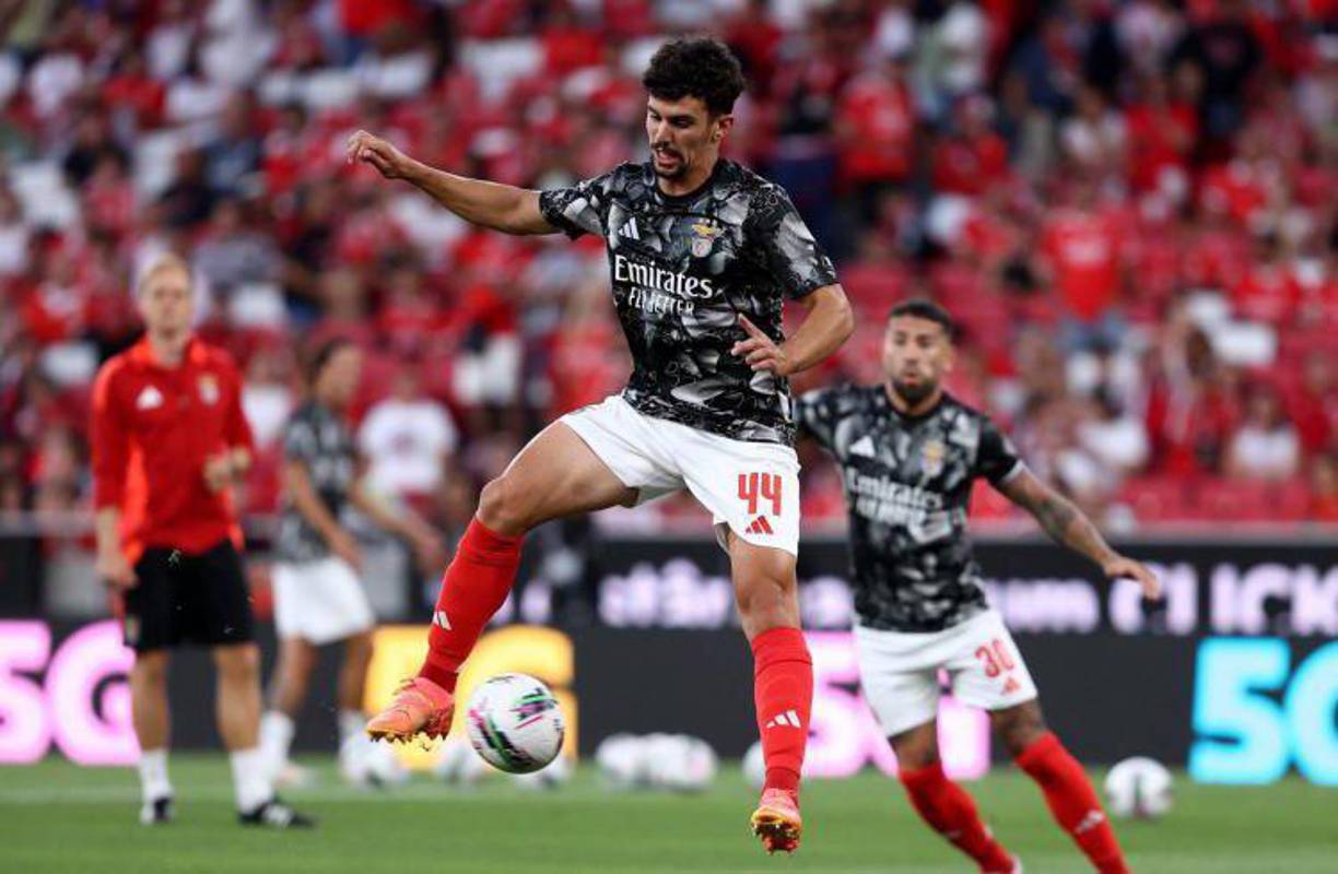 Según publica L’Equipe, Tomás Araujo es el objetivo prioritario del PSG para reforzar su defensa en caso de que Skrinjar acabe marchándose al Al Nassr.