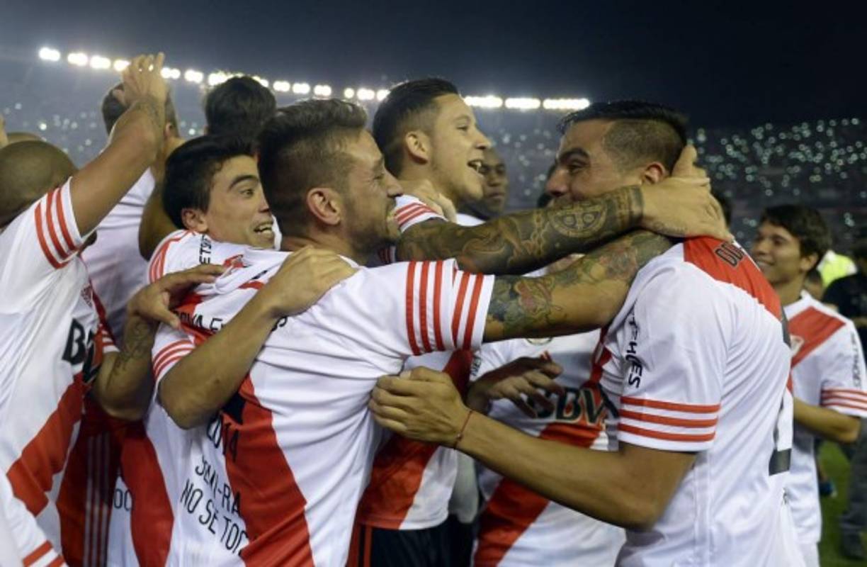 Jugadores de River Plate celebrando el triunfo al final del partido.