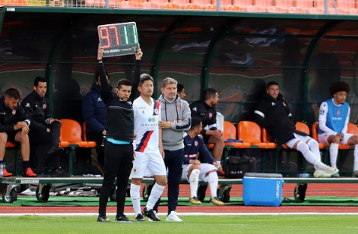 El entrenador Fábio Pereira decidió dar los primeros minutos al “King Kazu” en el campeonato, y lo llamó en el minuto 90, cuando ingresó por su compañero Jonata.