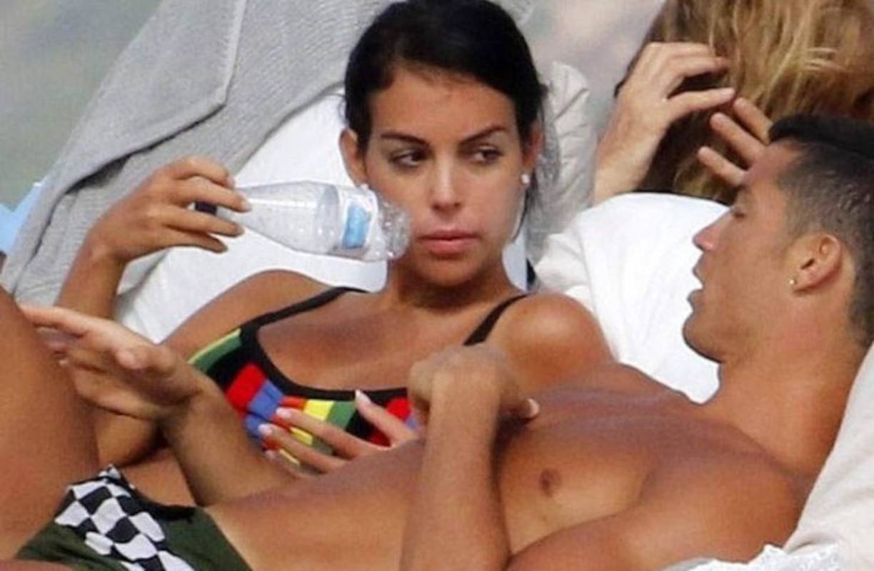 Diversos medios señalan que Georgina en octubre dará a luz.