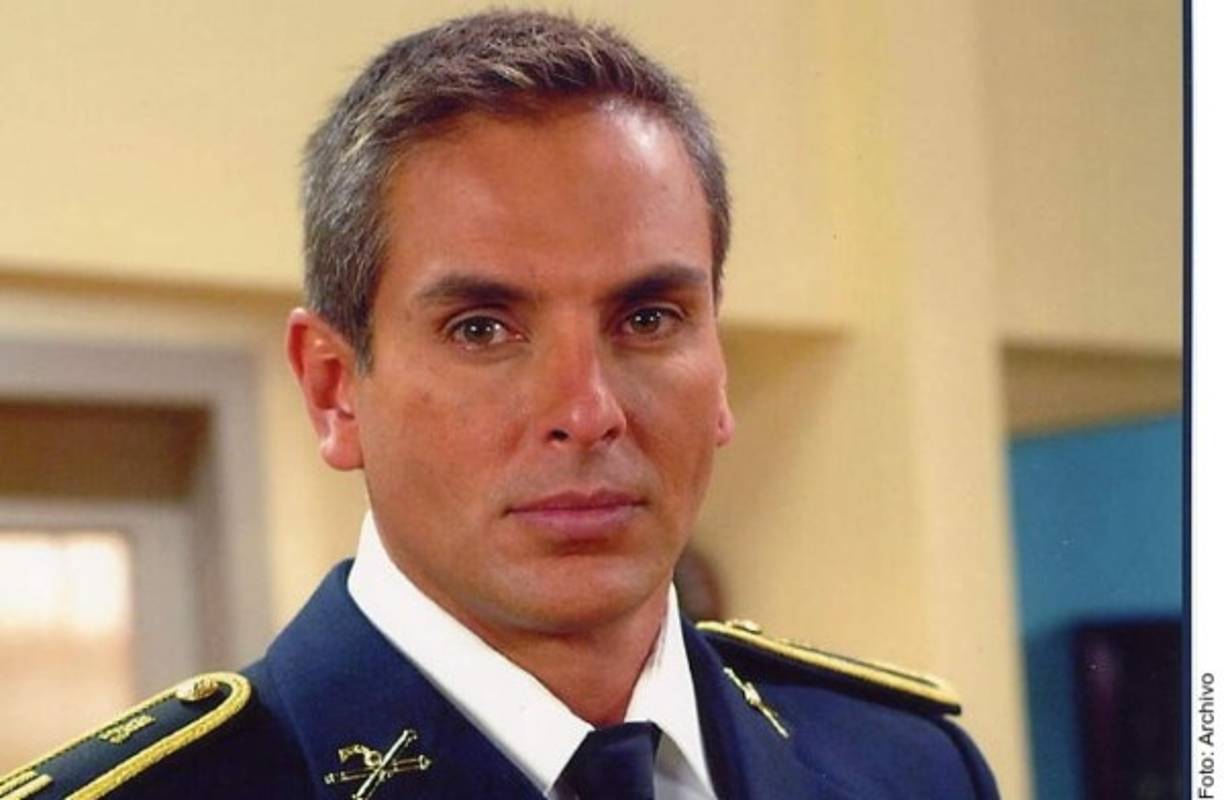 Familiares de Xavier Ortiz asistieron ayer al funeral del ex garibaldi en una funeraria al poniente de Guadalajara, México.