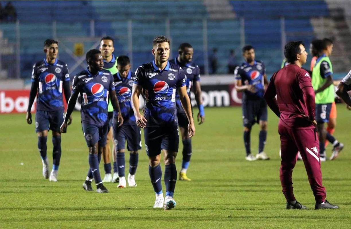 Los jugadores del Motagua se fueron del Nacional Chelato Uclés tristes por no poder ganar contra el Saprissa.