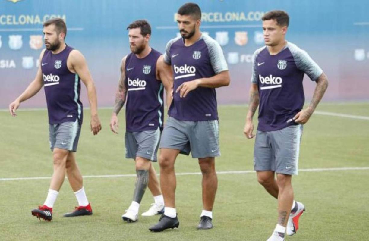 Hace un par de meses atrás Vidal protagonizó una polémica ya que se burló de Messi luego de que Chile venció a Argentina en finales de Copa América. que consiguió ganarle las dos finales de Copa América de 2015 y 2016. “Los argentinos sueñan conmigo”, dijo entre risas el centrocampista del Bayern de Munich. “Yo no le tengo miedo a Messi, pero hay que preguntarle a él si quedó con miedo. Le gané todas las finales y si nos enfrentamos de nuevo, le volveré a ganar”, dijo en ese entonces. Hoy el argentino le ha dado la bienvenida.