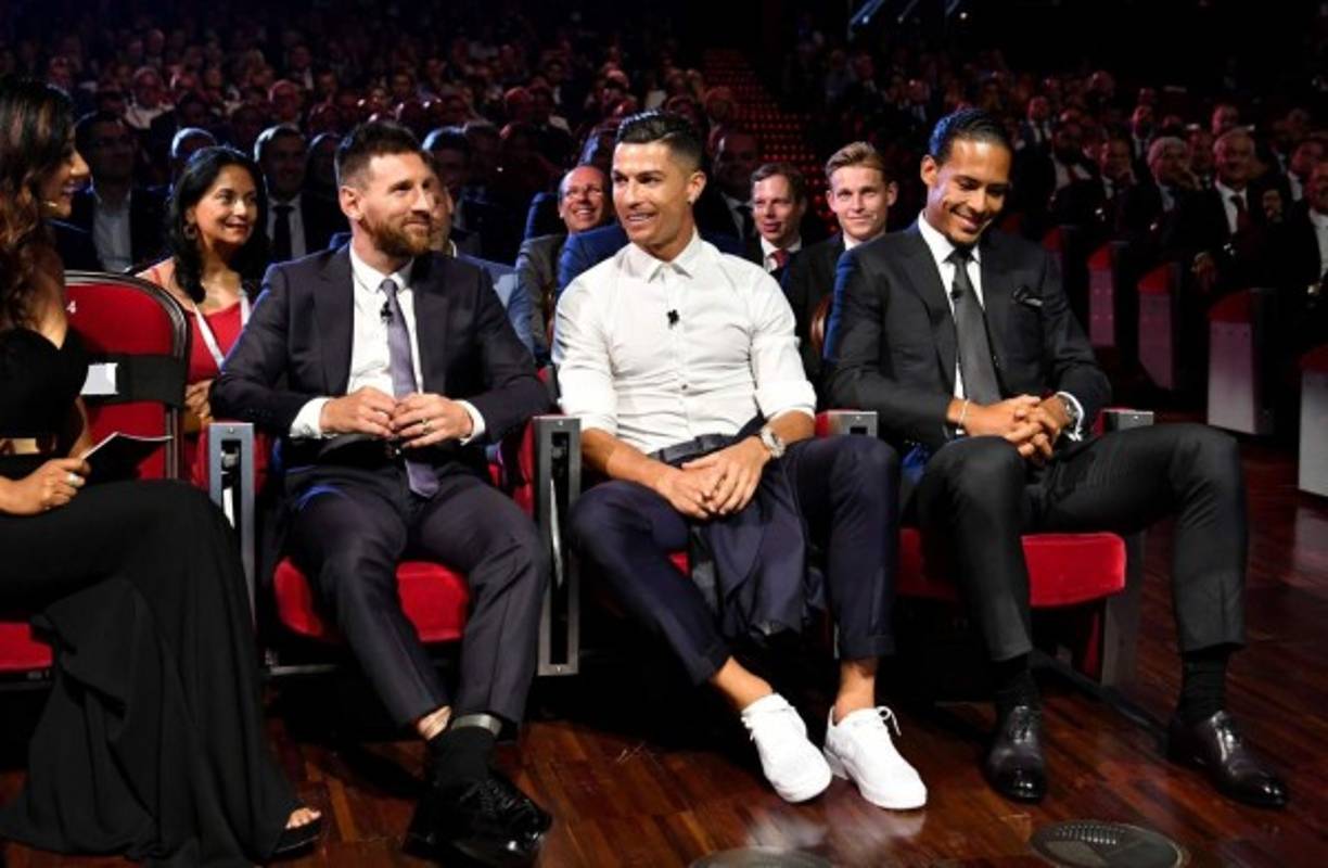 Messi y Cristiano Ronaldo protagonizaron un momento para el recuerdo en la gala de la Champions League.