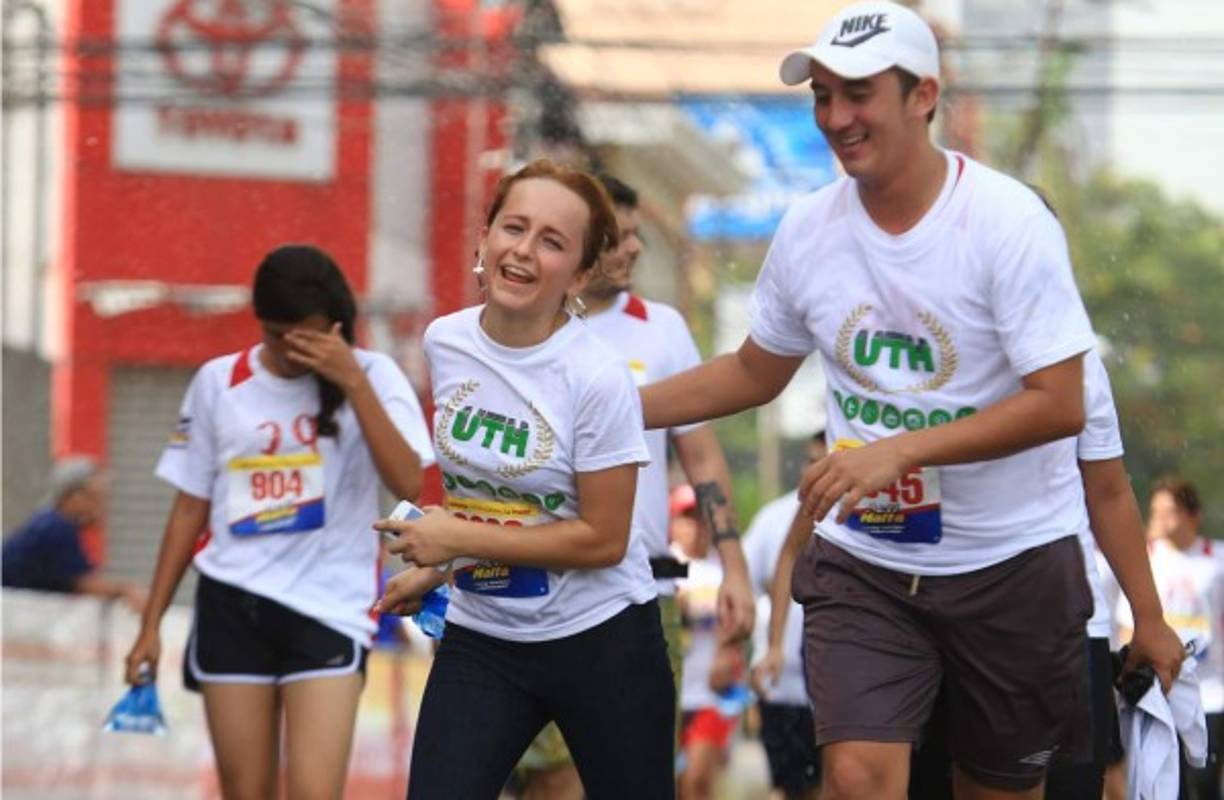 ¿Será que ella se quería rendir? Su amigo le dio el apoyo hasta las últimas instancias.