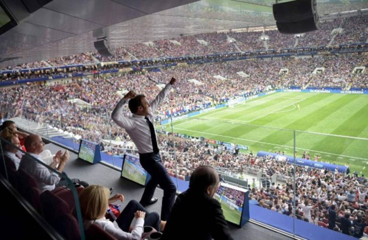 La imagen del presidente Macron celebrando el triunfo de los franceses en el Mundial se viralizó en redes sociales.