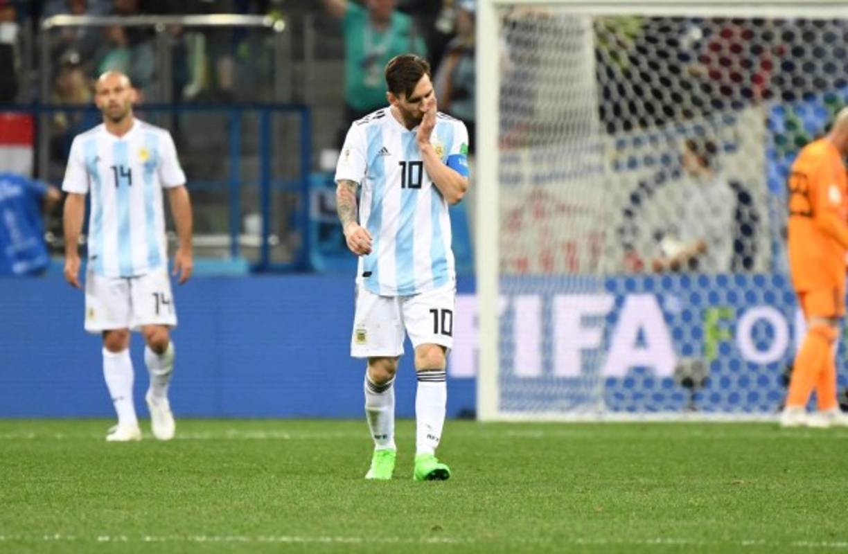 La goleada por 3-0 sufrida por la Argentina de Lionel Messi ante Croacia el jueves en el Mundial de Rusia-2018 fue calificada en forma unánime como 'desastre' y 'papelón' por los medios y comentaristas.