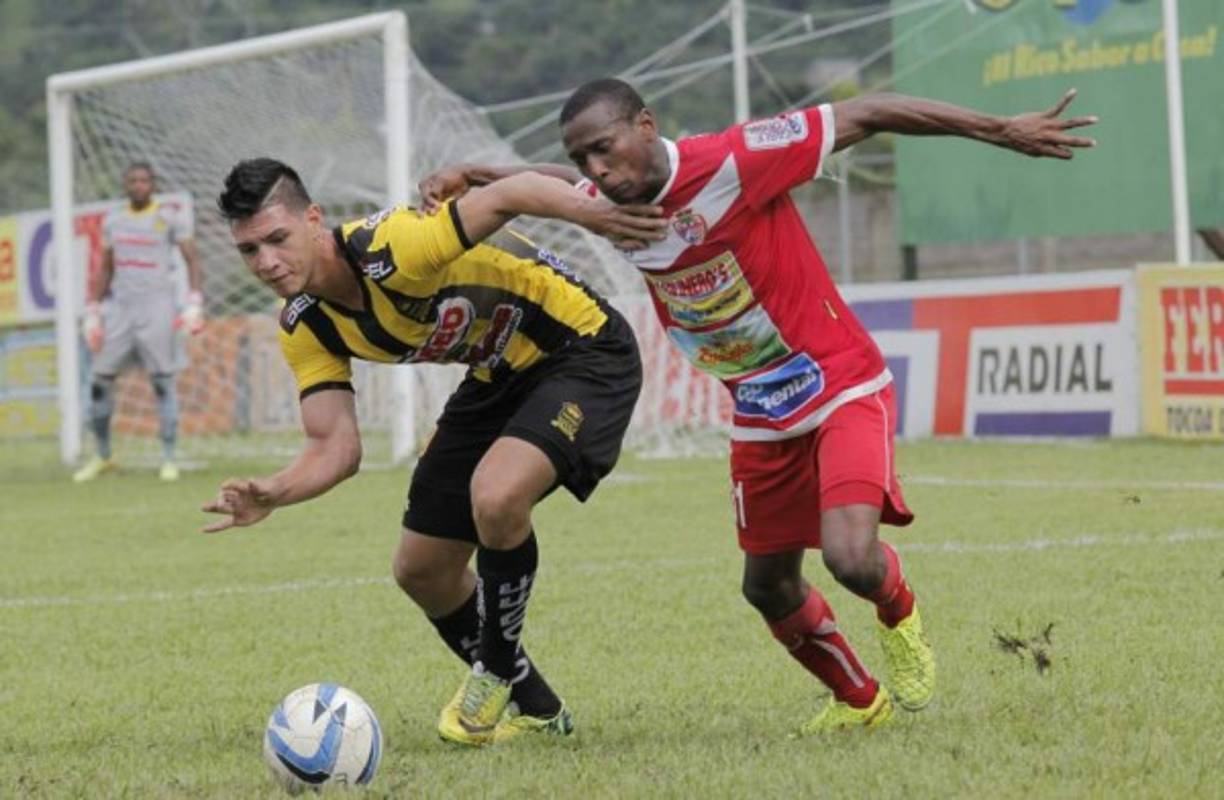 Jeffrey Flores: El zaguero sería otro el irse del Real España luego de que fue castigado sobre el cierre de las vueltas regulares por supuestos actos de indisciplina y luego acusó a los directivos de haberles dicho jugadores barrileros ya que asegura andaba en una actividad de la iglesia en la que se congrega.