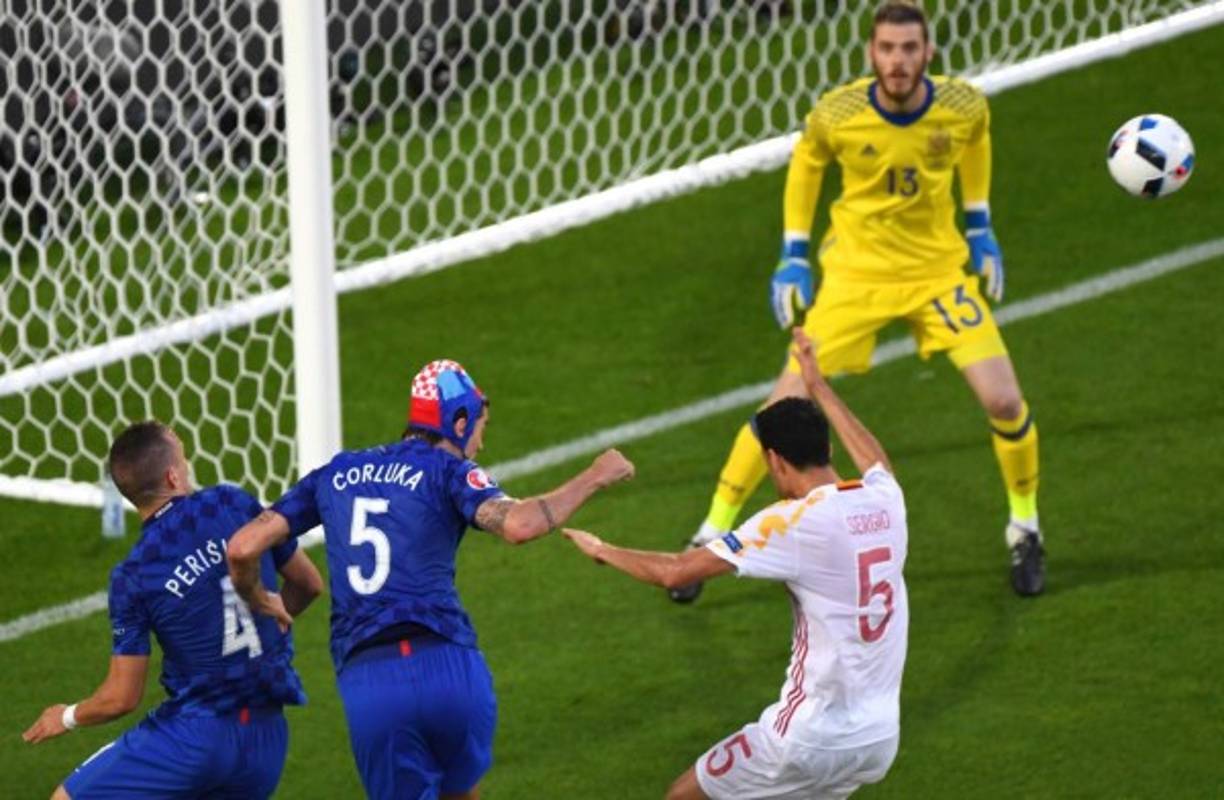 Defiende y ataca, Corluka es el jugador clave de Croata en la zaga defensiva. Foto AFP.