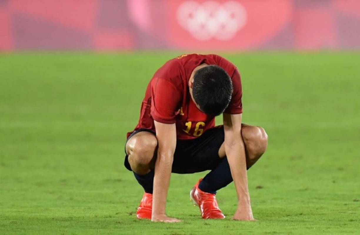 Pedri González acabó hundido en el campo tras el pitazo final del partido.