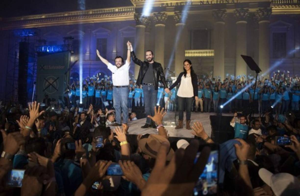 Con frases cortas que reclama a la derecha 'devuelvan lo robado', o que 'el dinero alcanza cuando nadie roba', el candidato de Gana tiene empatía con los jóvenes, a quienes mantiene conectados vía redes sociales, y sus propuestas las ha presentado por Facebook Live.