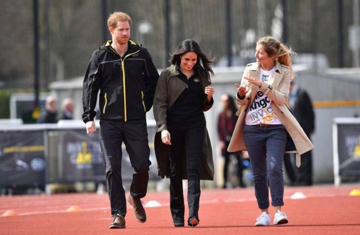 Los abrigos largos también son un complemento para sus compromisos informales.