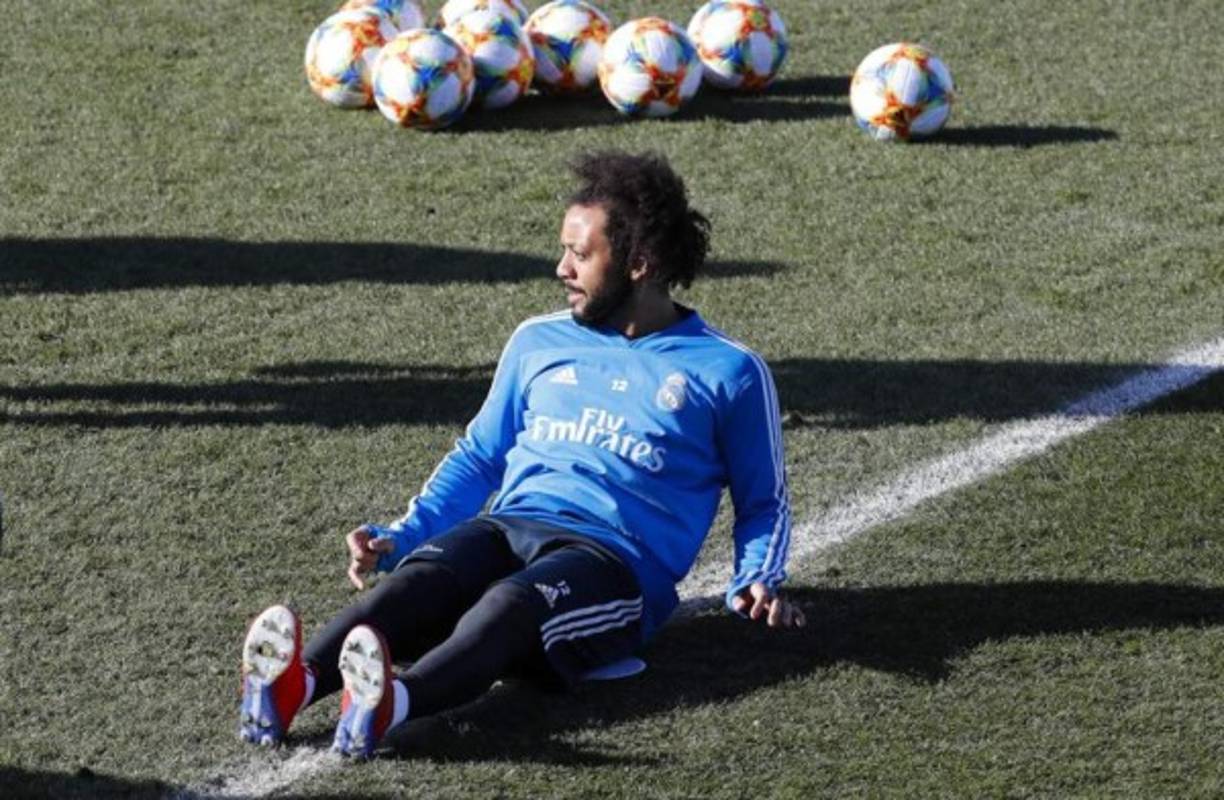 Marcelo puso el ambiente en la práctica del Real Madrid con su buen sentido del humor.