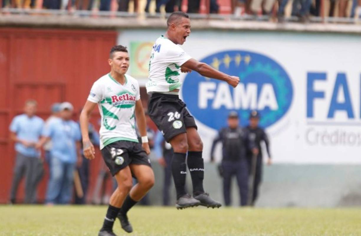 Óscar Salas le dio el empate 1-1 al Juticalpa con un golazo. Así fue su eufórico festejo.