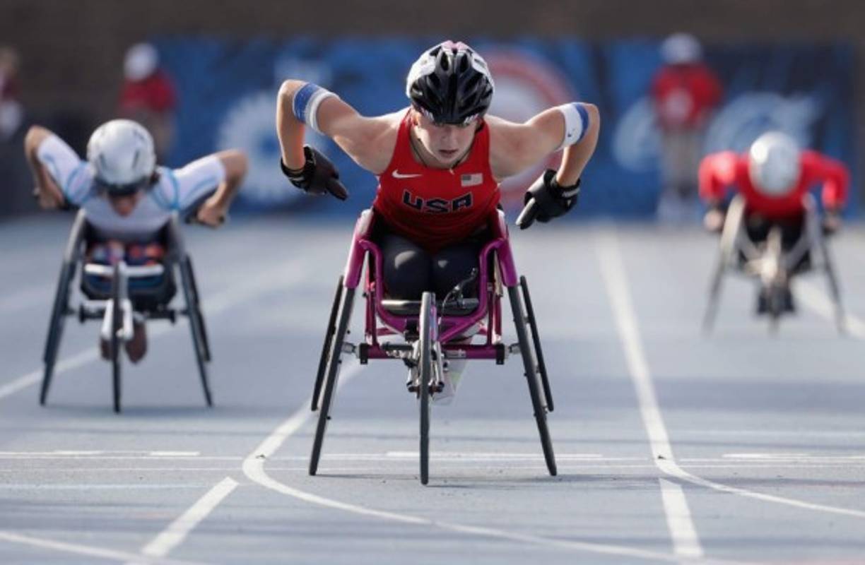 PARALÍMPICOS. Fuerza y voluntad. Alexa Halko, del equipo estadounidense compite en los 100 m planos durante los ensayos para los Paralímpicos en Irwin Belk Complex, en la Universidad Johnson C. Smith en Charlotte, Carolina del Norte.