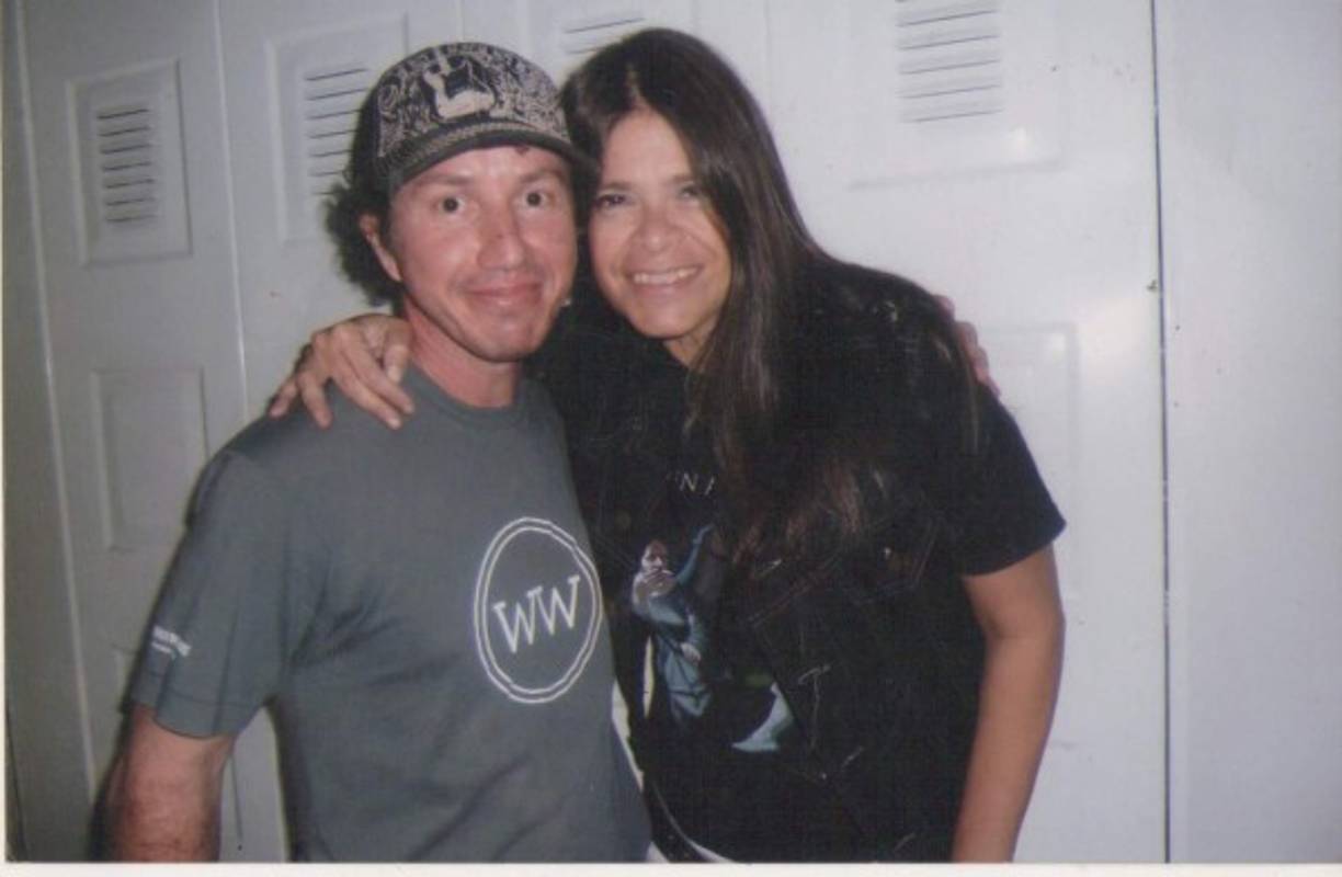 De acuerdo con la información, los presuntos ladrones interceptaron a los ciclistas a eso de las 2:00 de la madrugada para robarles sus bicicletas, lo que provocó el tiroteo. Ucles Brevé estaba acompañado de otros dos ciclistas, uno de los cuales también resultó herido pero se recupera satisfactoriamente.<br/><br/>