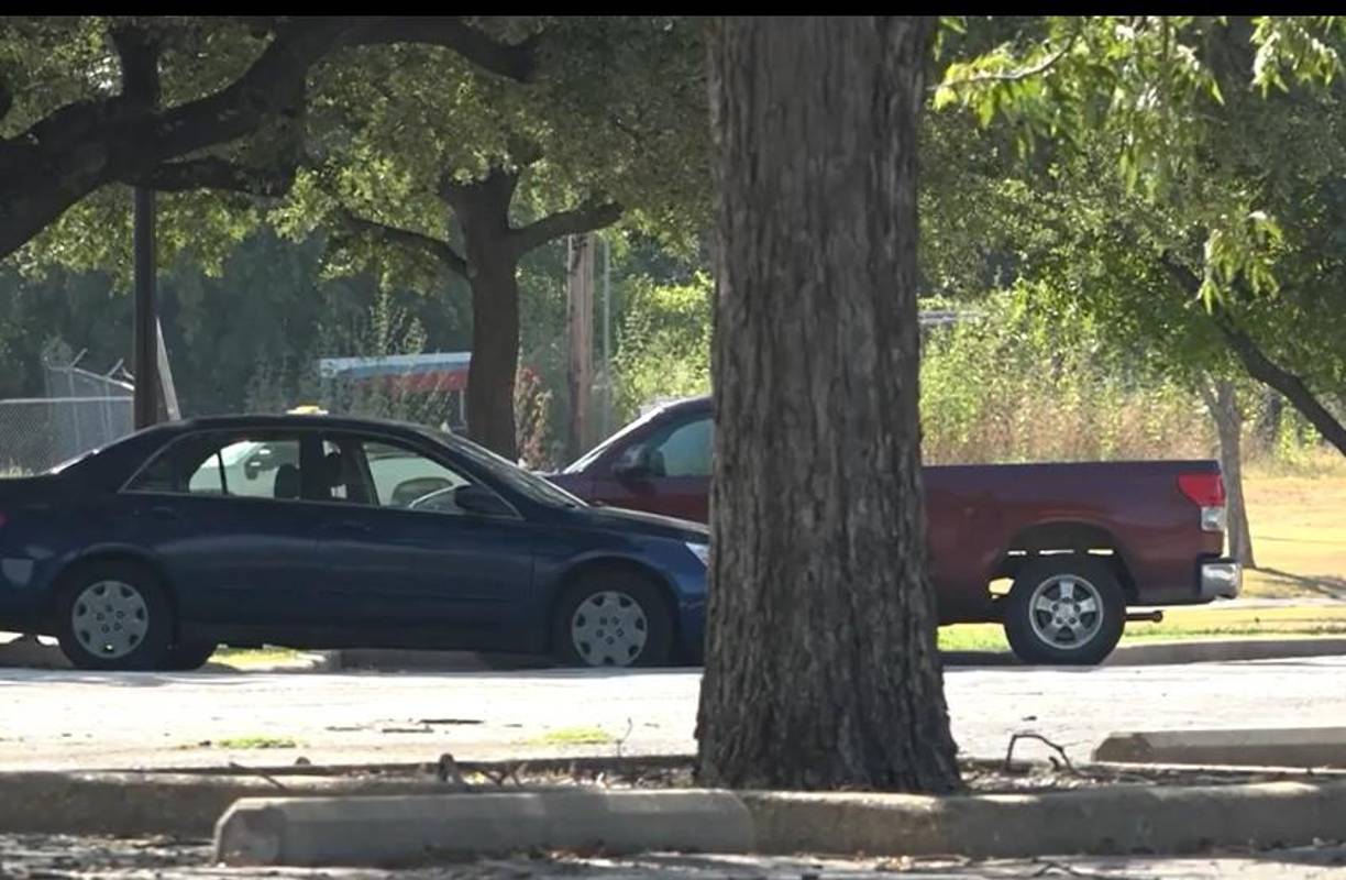 La Policía de Dallas recibió una denuncia de Natalie Navarro, donde dijo que presuntamente Arturo Peña la había agredido. Esta denuncia, según el affidavit, la hizo cuando Arturo Peña ya había sido reportado como desaparecido.