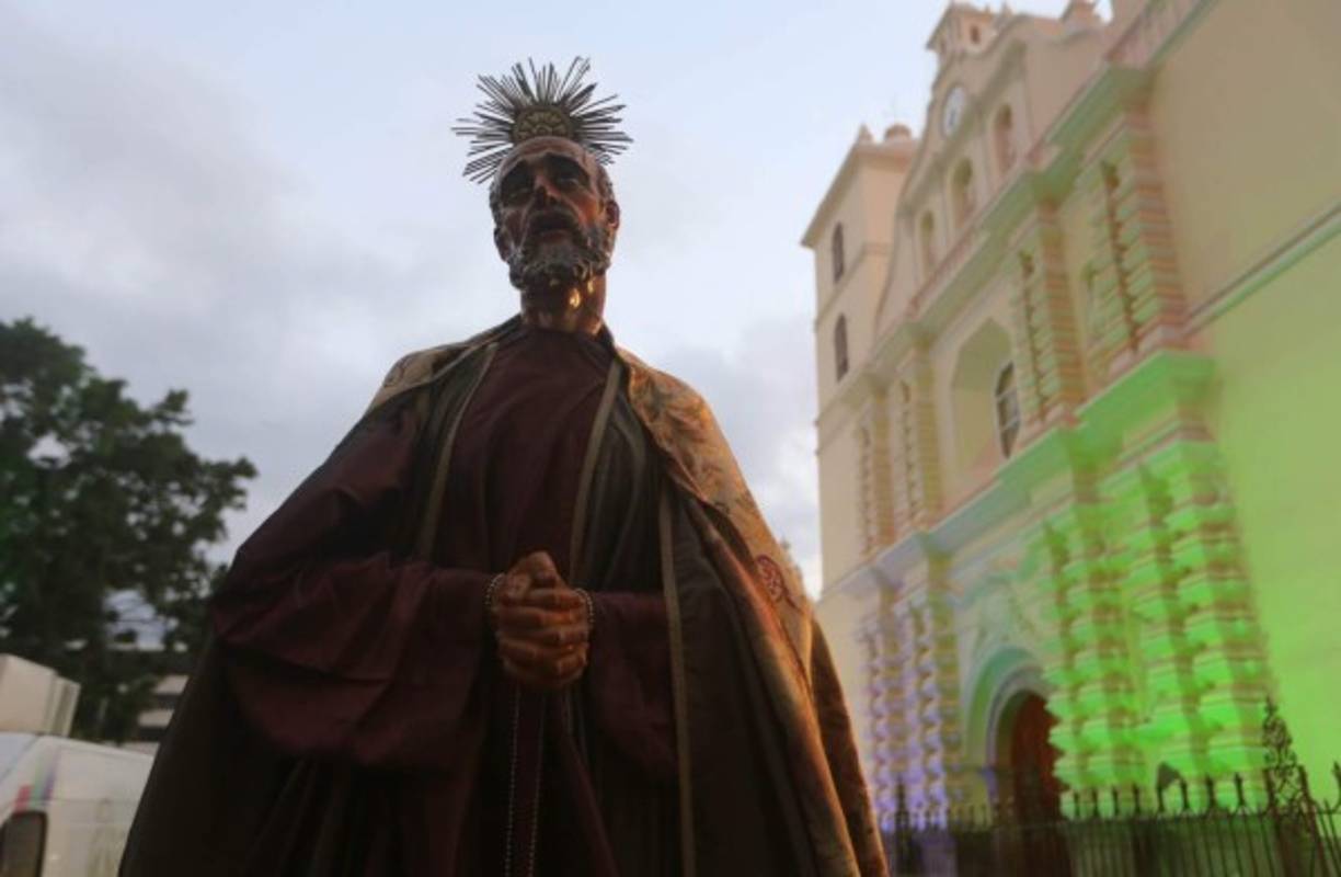 La curiosa celebración forma parte de las tradiciones de Semana Santa.