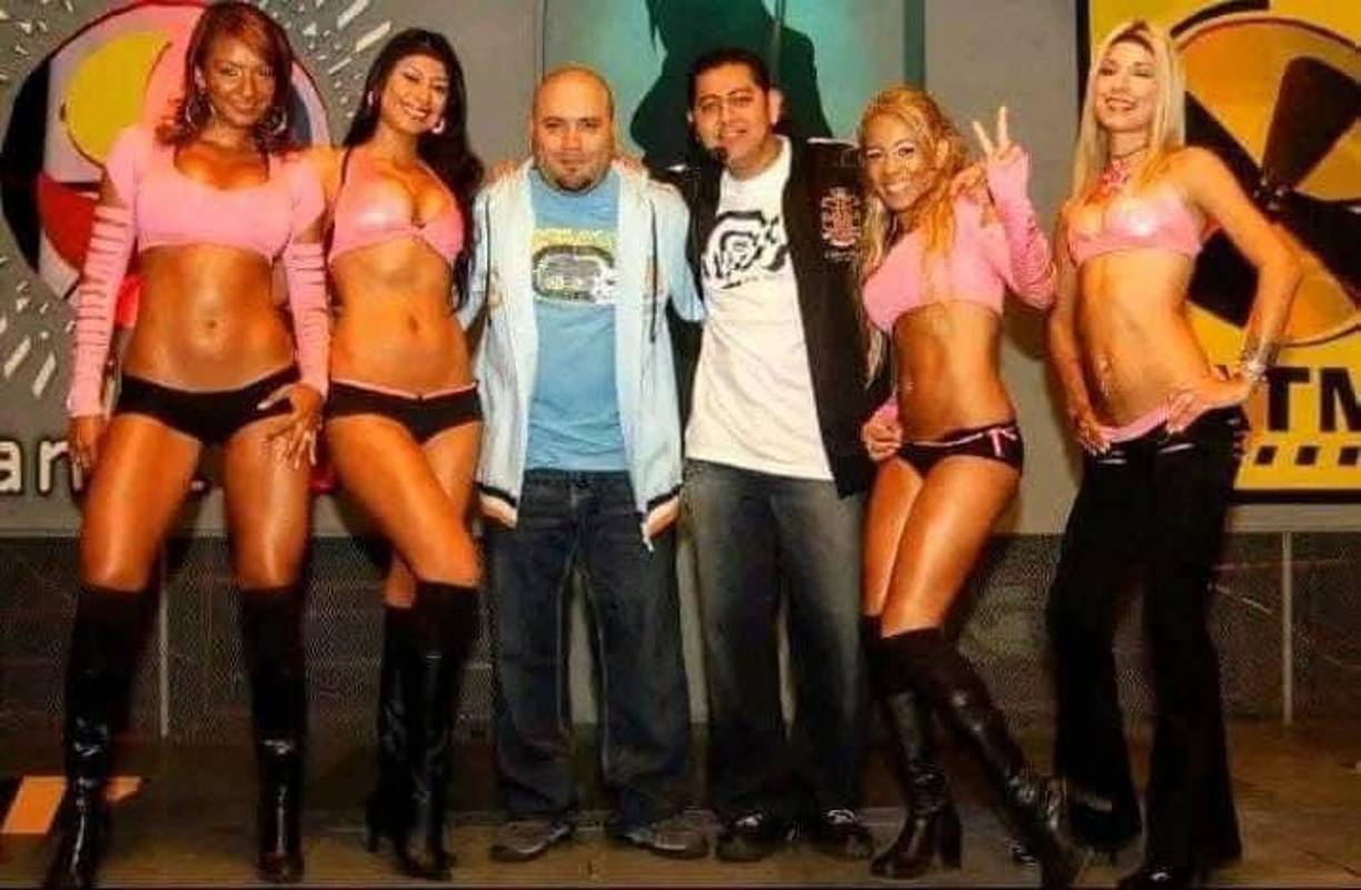 El programa “A Toda Máquina” fue uno de los más exitosos de la televisión hondureña y aunque Peraza comenzó haciendo la voz en off, poco a poco fue ganando protagonismo.