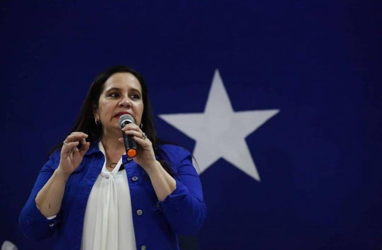 ”Trump le decía a Juan Orlando, usted tiene una muy bonita esposa ´Beautiful wife´”, rememoró.