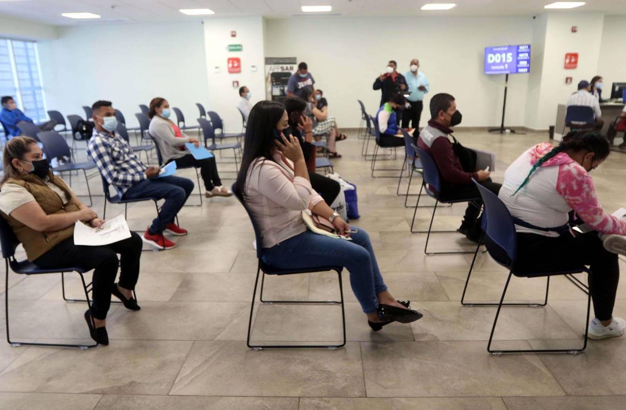 PERSONA NATURAL:- Llenar y firmar la declaración Jurada de inscripción/actualización de persona natural en un formulario SAR-410.- Original y fotocopia de la tarjeta de identidad si es hondureño.- Original y fotocopia de pasaporte o carné de residente si es extranjero.