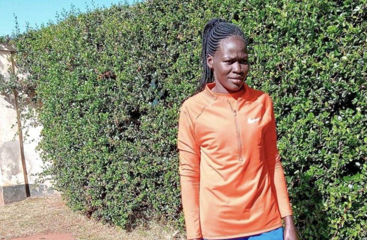 Al parecer, Cheptegei, de 33 años, fue atacada presuntamente atacada por su novio, quien la roció con gasolina y le prendió fuego.