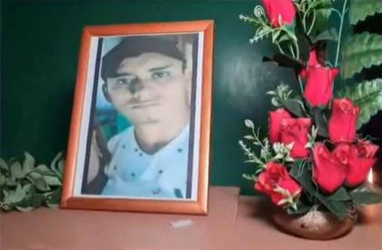 El hondureño fue declarado muerto en el hospital Regional de Occidente, hasta donde había sido llevado por los policías, aparentemente después de sufrir síntomas de intoxicación alcohólica dentro de la bartolina.