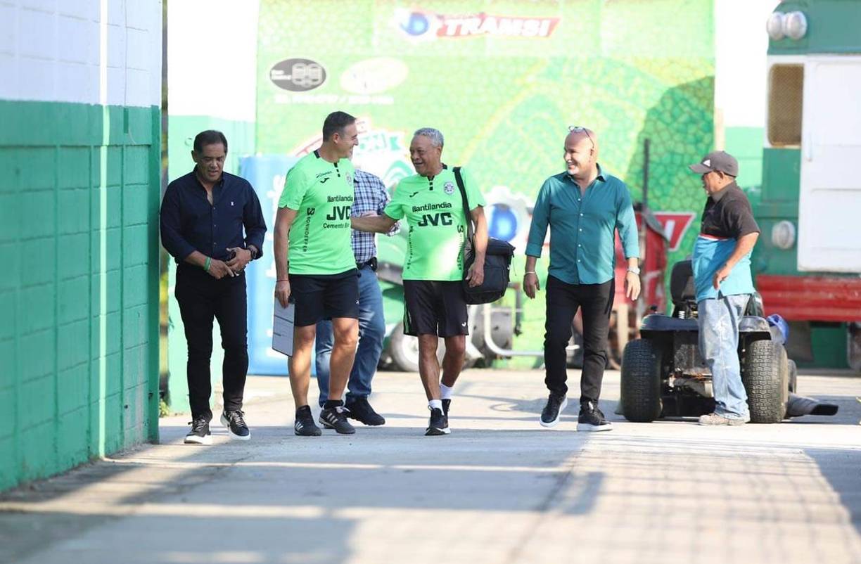 ’La Tota’ Medina llegó por la tarde de este martes 26 de diciembre al Marathón para ser presentado como nuevo entrenador y ponerse manos a la obra.
