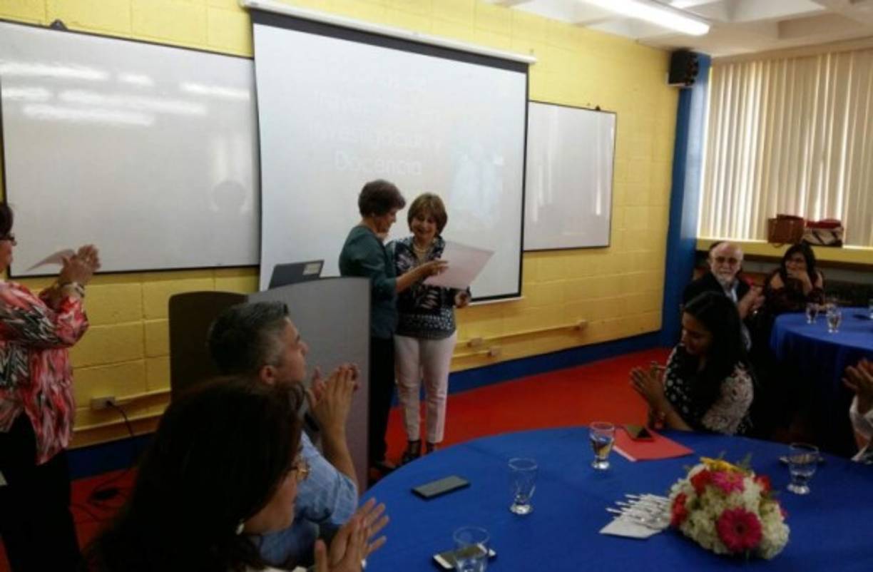 Anabelle Ferrera - Microbióloga <br/><br/>Ferrera es una investigadora hondureña que ha dedicado sus investigaciones y publicaciones sobre la relación del Papiloma Virus (HPV) y el cáncer de cérvix en Honduras.<br/><br/>En la época de los 90, Ferrera fue pionera en el país en desarrollar estudios en microbiología molecular, destacando a nivel internacional y nacional en el tema del Virus Papiloma Humano (VPH) y sus asociación con el desarrollo del cáncer de cérvix, colaborando con el doctor Willem Melchers, de la Radboud University Medical Center (RUMC), Nijmegen, Holanda. <br/>