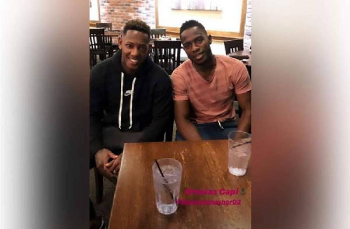 Luego de las declaraciones que hizo, Romell Quioto se reunió con Maynor Figueroa para fumar la pipa de la paz.